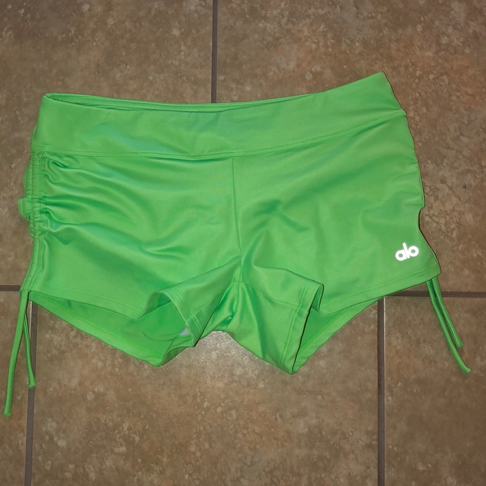 Alo Yoga Scrunch Shorts